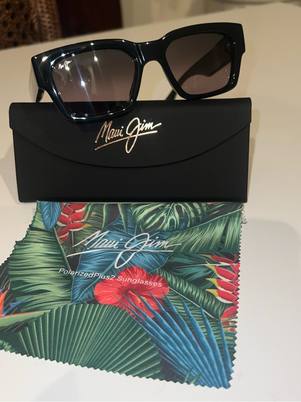 New Maui Jim Kenui Shiny Black Gray Sunglasses MJ0642S-001 / GS642-14 $369 - Picture 1 of 8